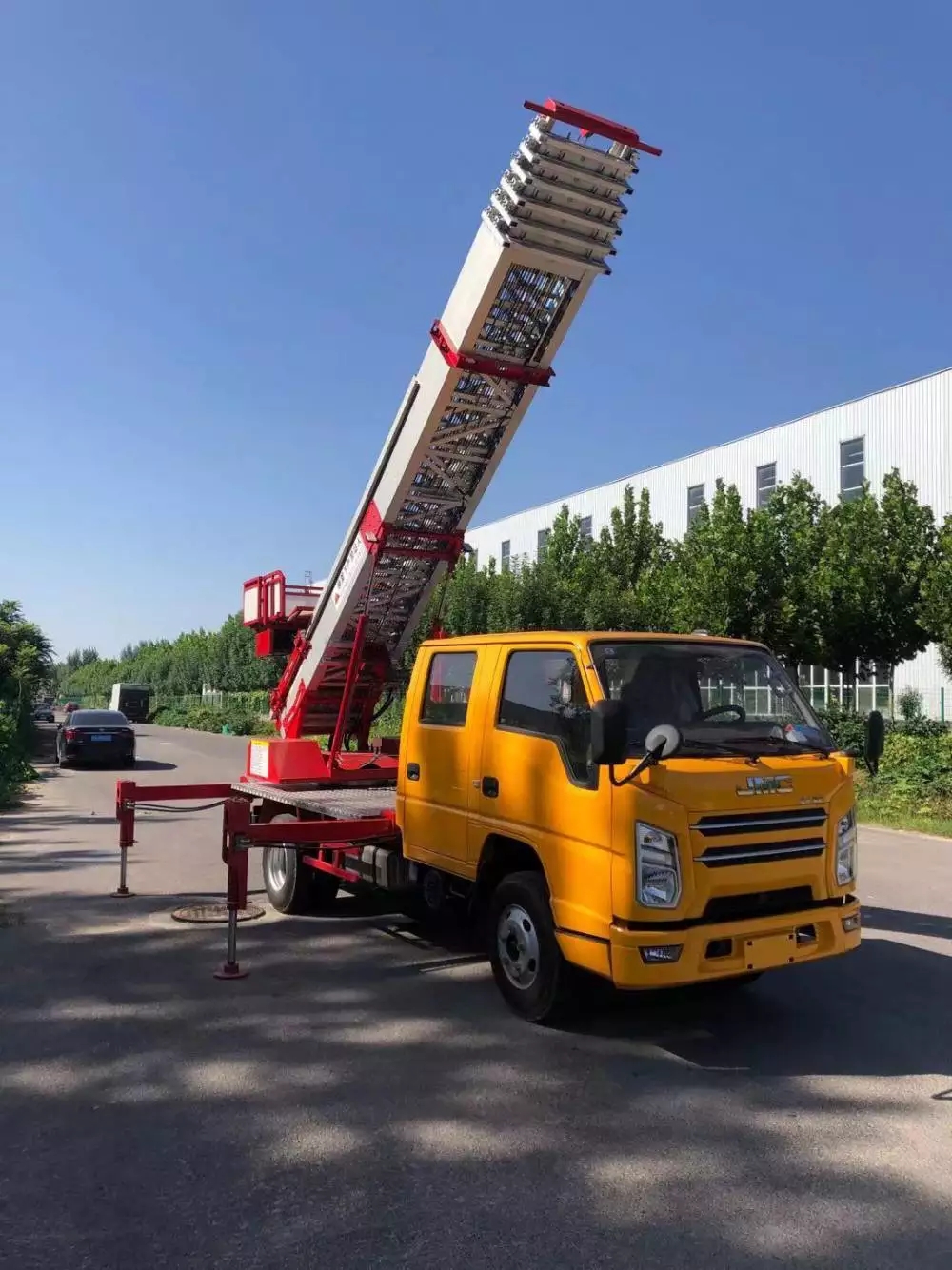 水满乡附近的云梯车出租服务：轻松解决高空作业需求