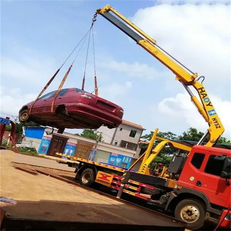 水满乡吊车吊汽车的正确方法